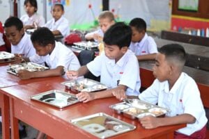 Indonesia’s Free Nutritious Meal programme was launched on 6 January 2025, with logistical support from the Indonesian armed forces. Image source: BPMI Setpres/Kris.