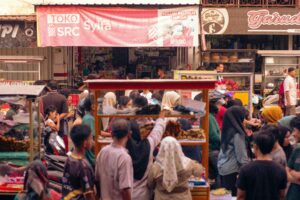 Low consumer confidence and sluggish spending, even during the Ramadan and Eid al-Fitr festivities, means that Bank Indonesia’s inflation target of 1.5–3.5% might not be met. Image courtesy of Unsplash. Low consumer confidence and sluggish spending, even during the Ramadan and Eid al-Fitr festivities, means that Bank Indonesia’s inflation target of 1.5–3.5% might not be met. Image courtesy of Unsplash.